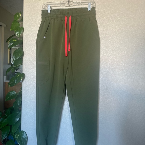 Figs Pants - Figs Women’s Olive Green High Waisted Jogger Scrub pants